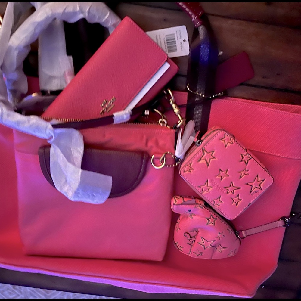 NWT! Coach XXL Pink tote 5 set/final price drop!!!!! FIRM